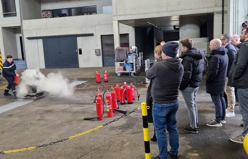 Members of the Agence eSanté strengthen their workplace safety skills 